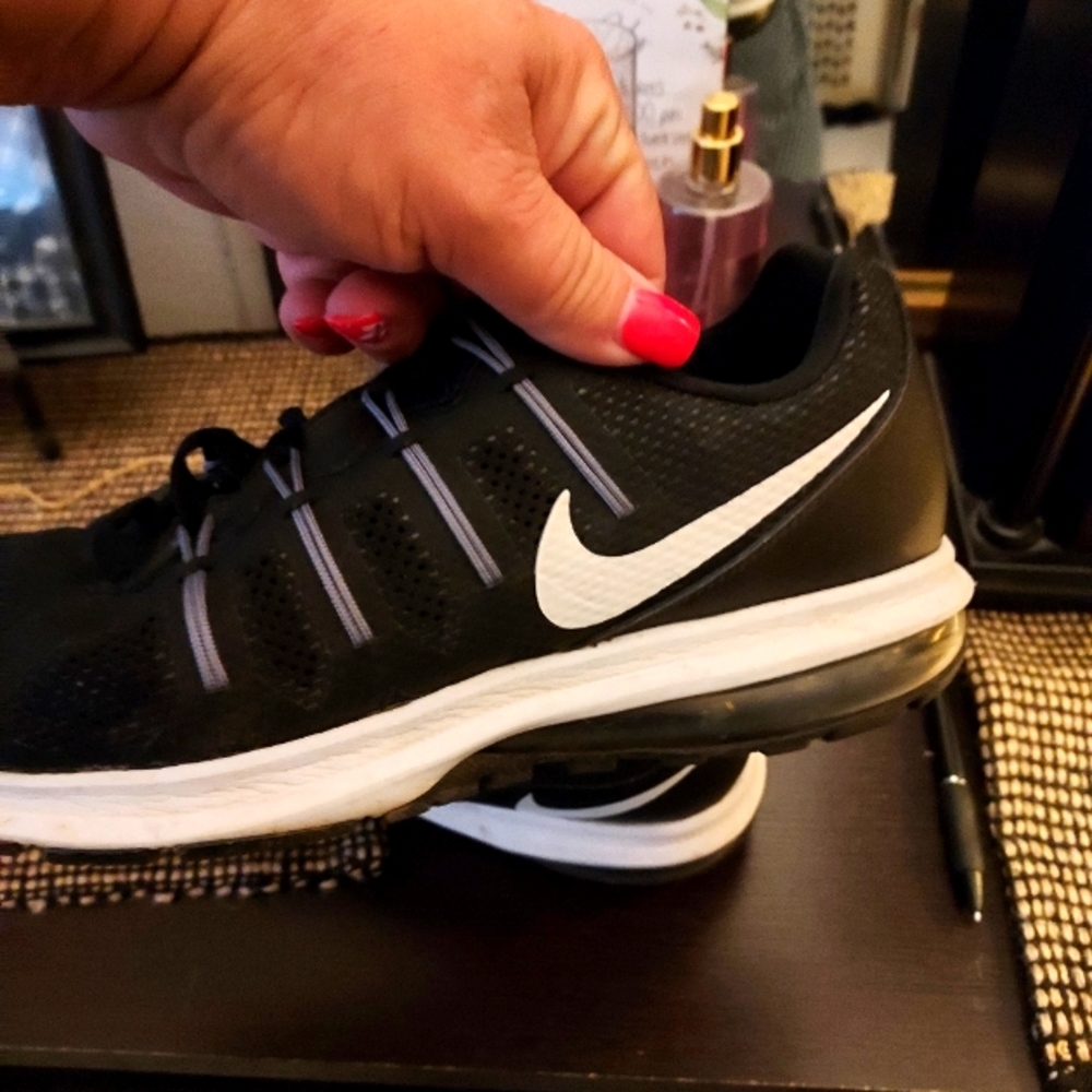 8.5 womens nikes